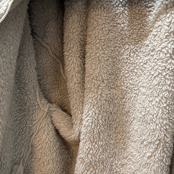 PINK Victoria's Secret Plush Sherpa Jacket - Picture 4 of 6